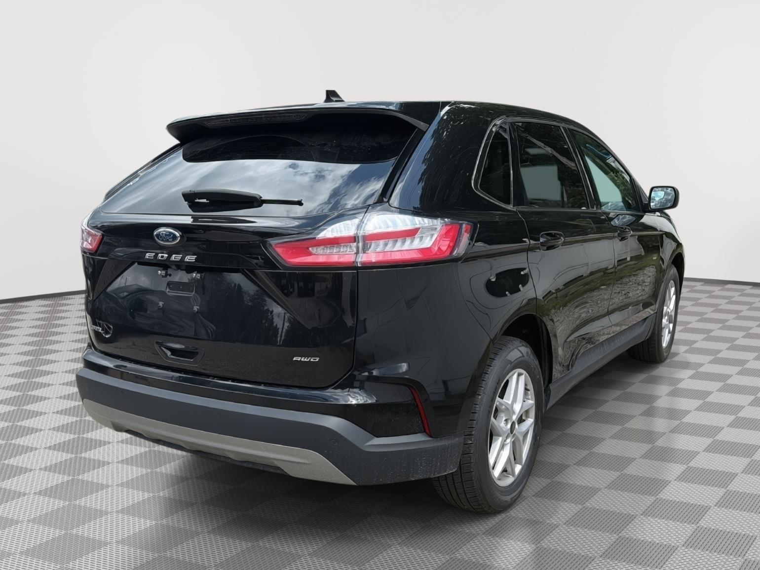 2024 Ford Edge SEL - 3