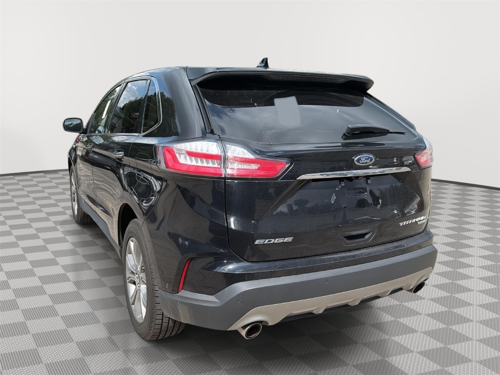 2019 Ford Edge photo 3 of 28