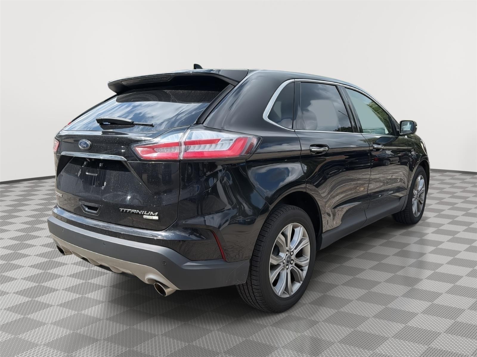 2019 Ford Edge photo 4 of 28