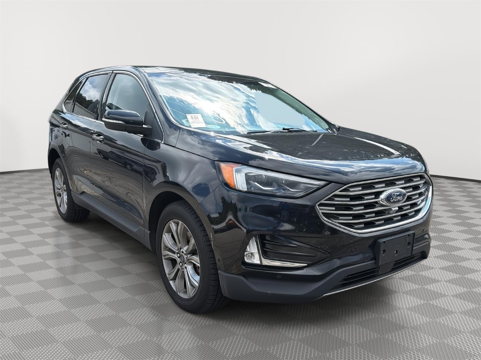 2019 Ford Edge photo 2 of 28