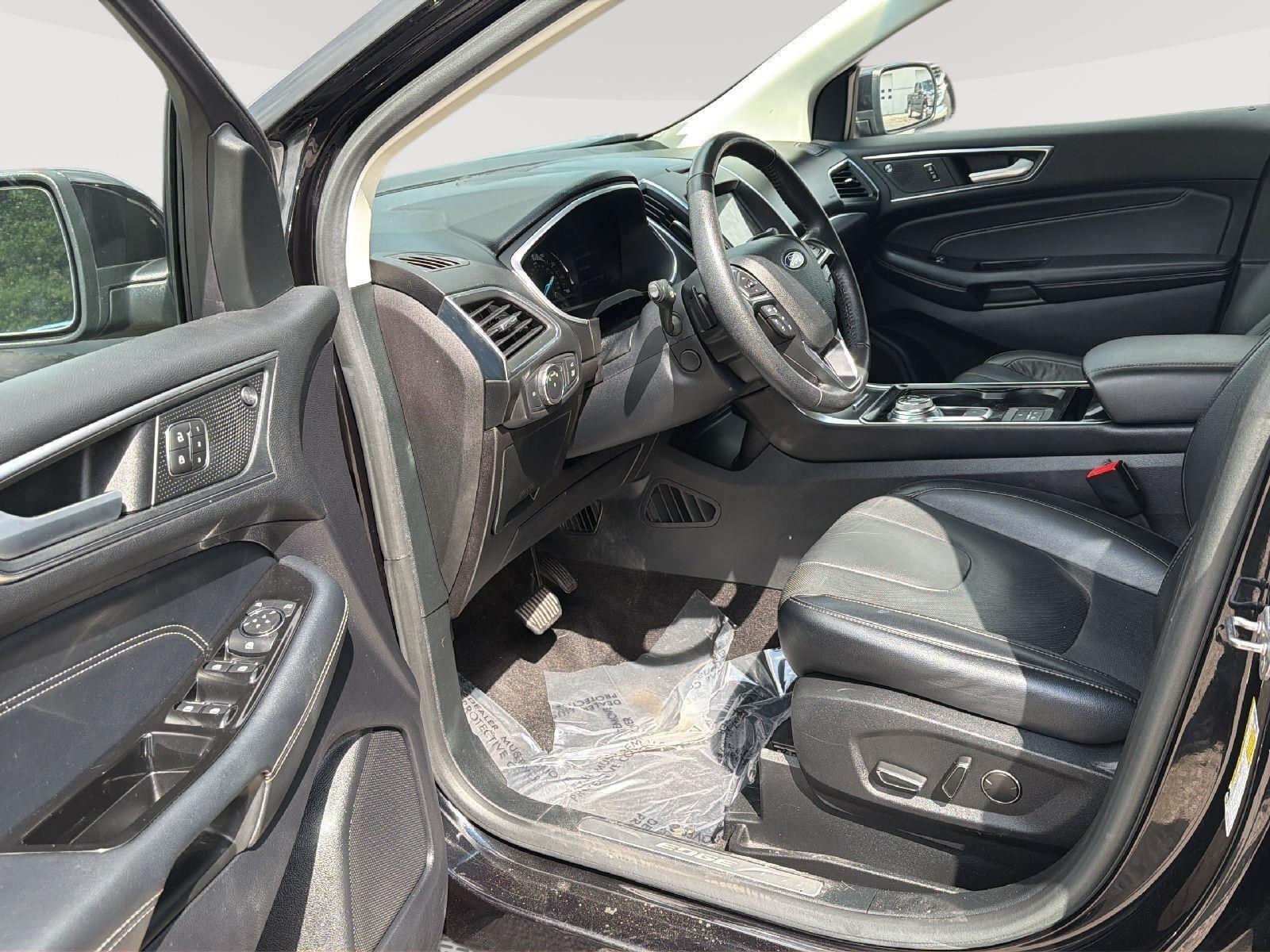 2019 Ford Edge photo 7 of 28