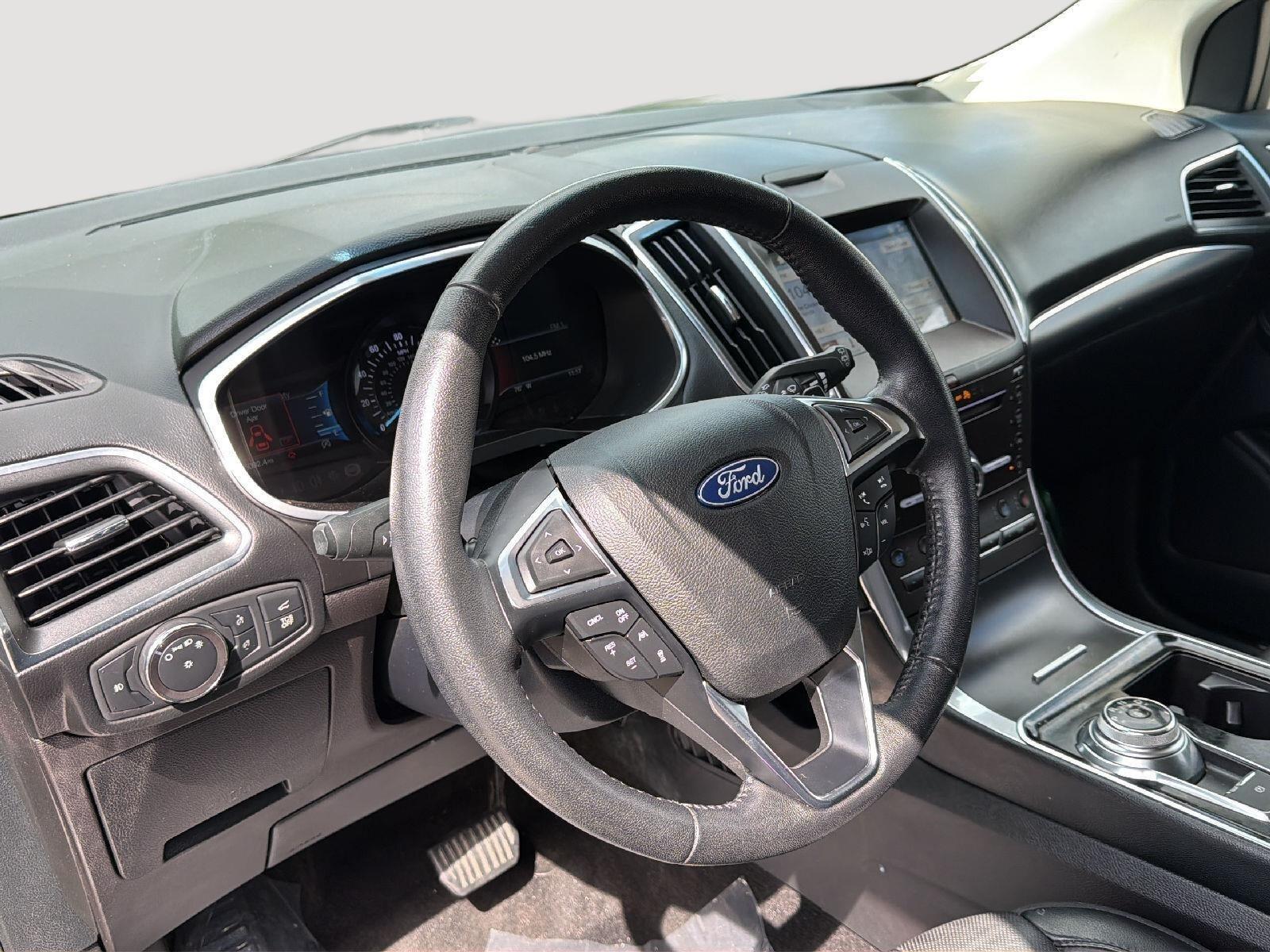 2019 Ford Edge photo 10 of 28