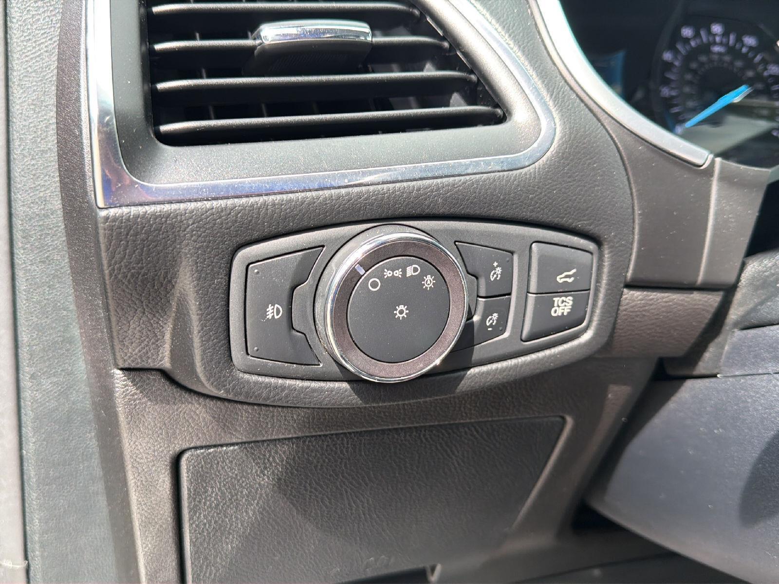 2019 Ford Edge photo 12 of 28