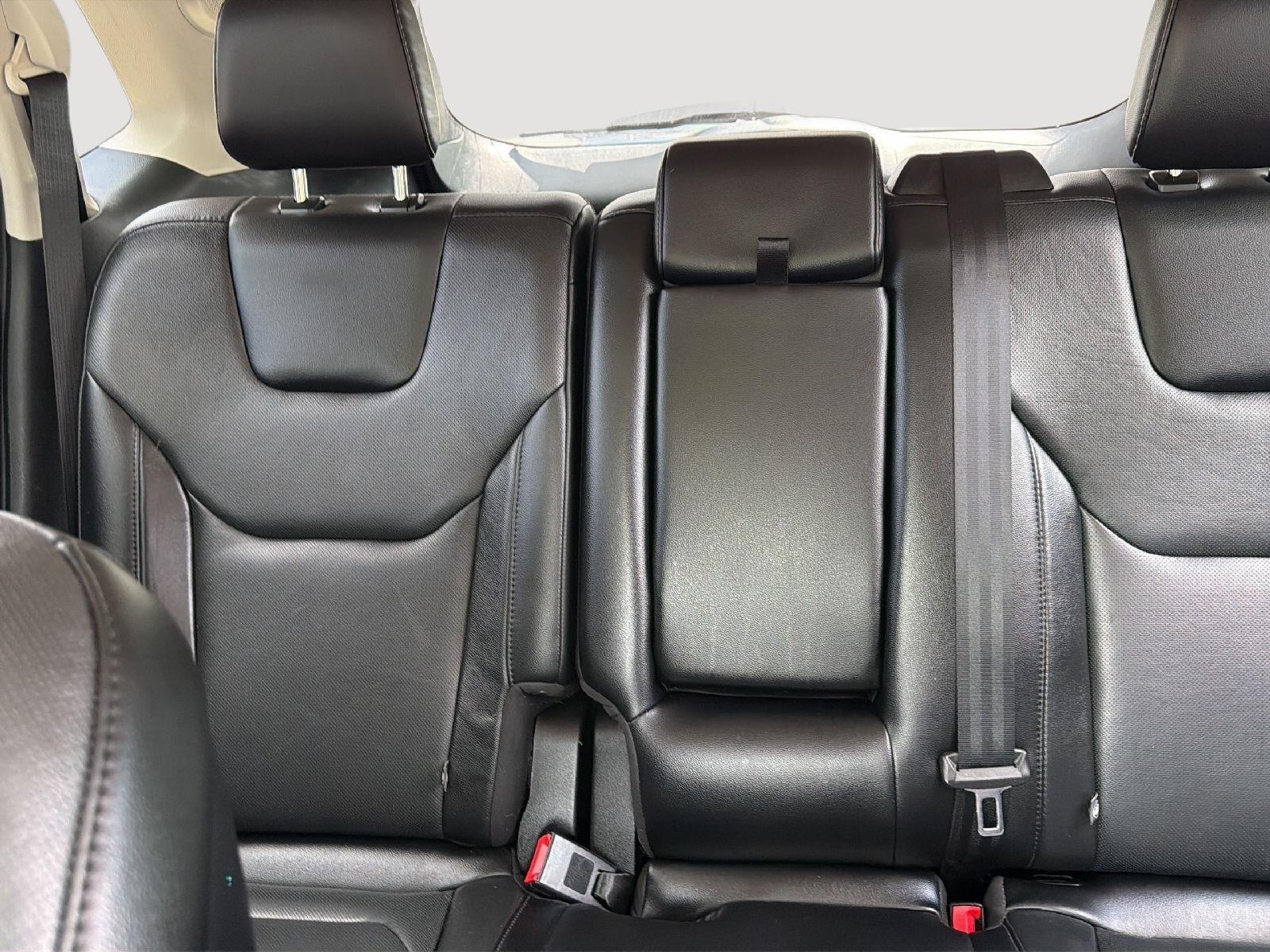 2019 Ford Edge photo 19 of 28