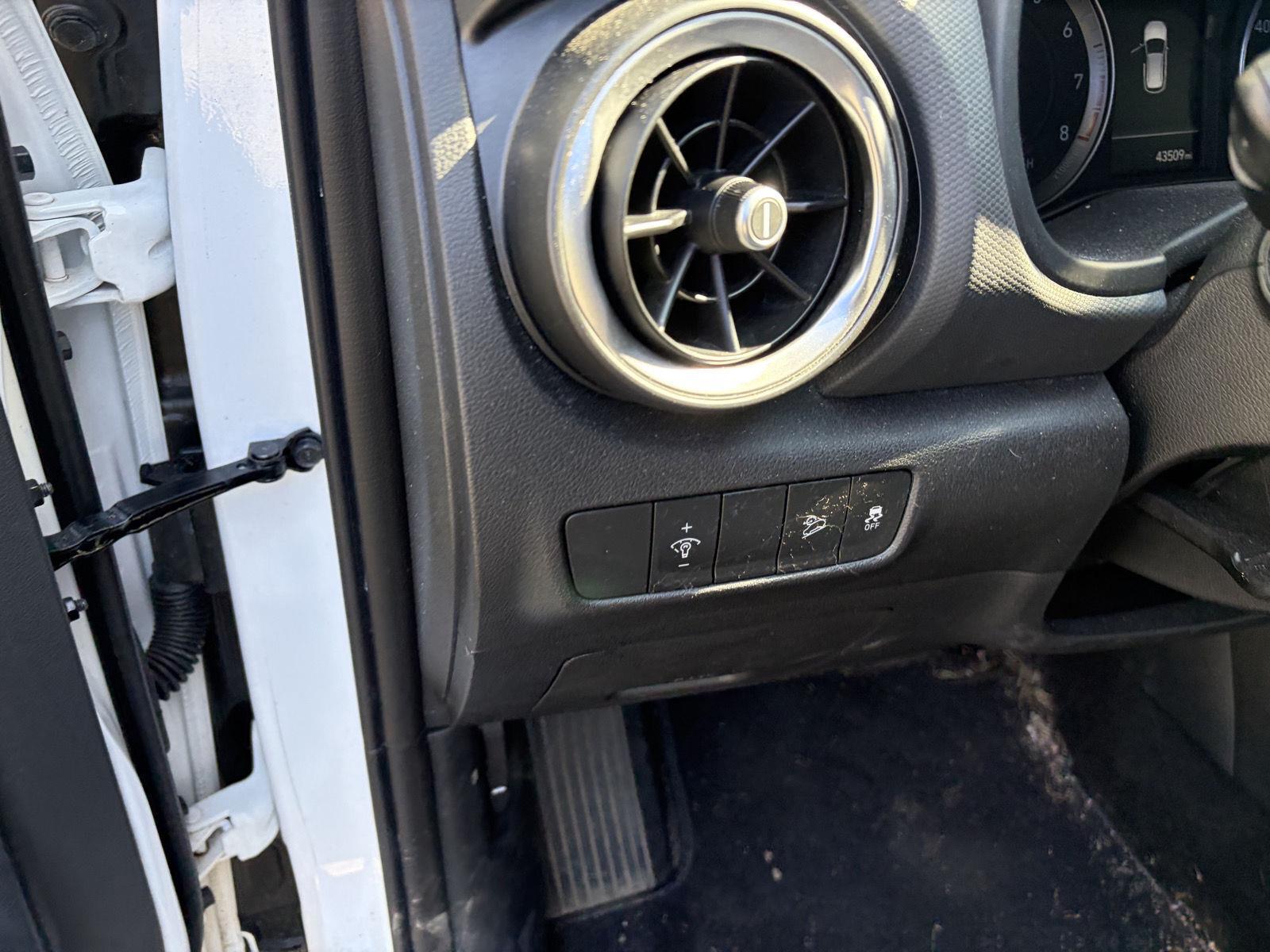 2023 Hyundai Kona photo 9 of 18