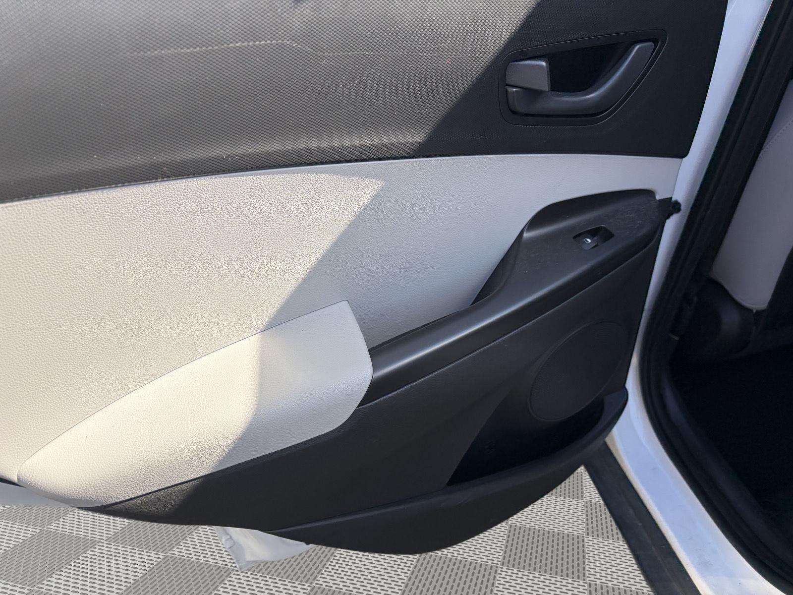 2023 Hyundai Kona photo 14 of 18