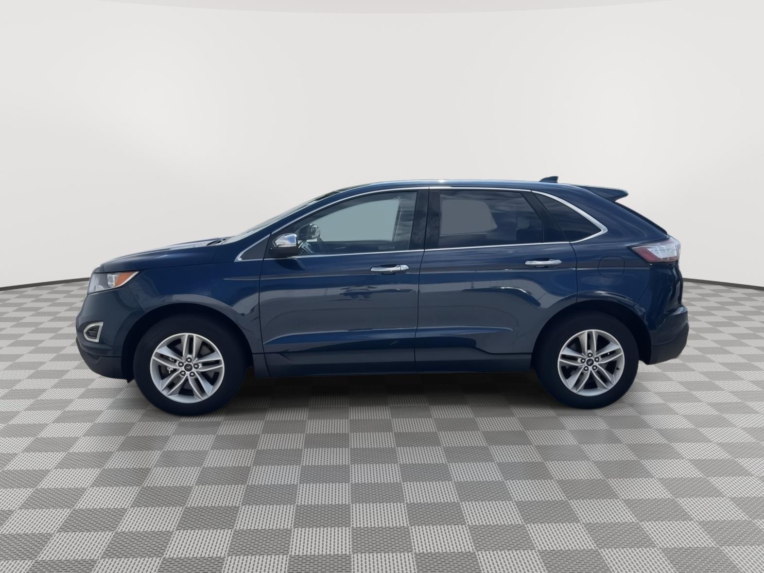 2017 Ford Edge photo 3 of 25