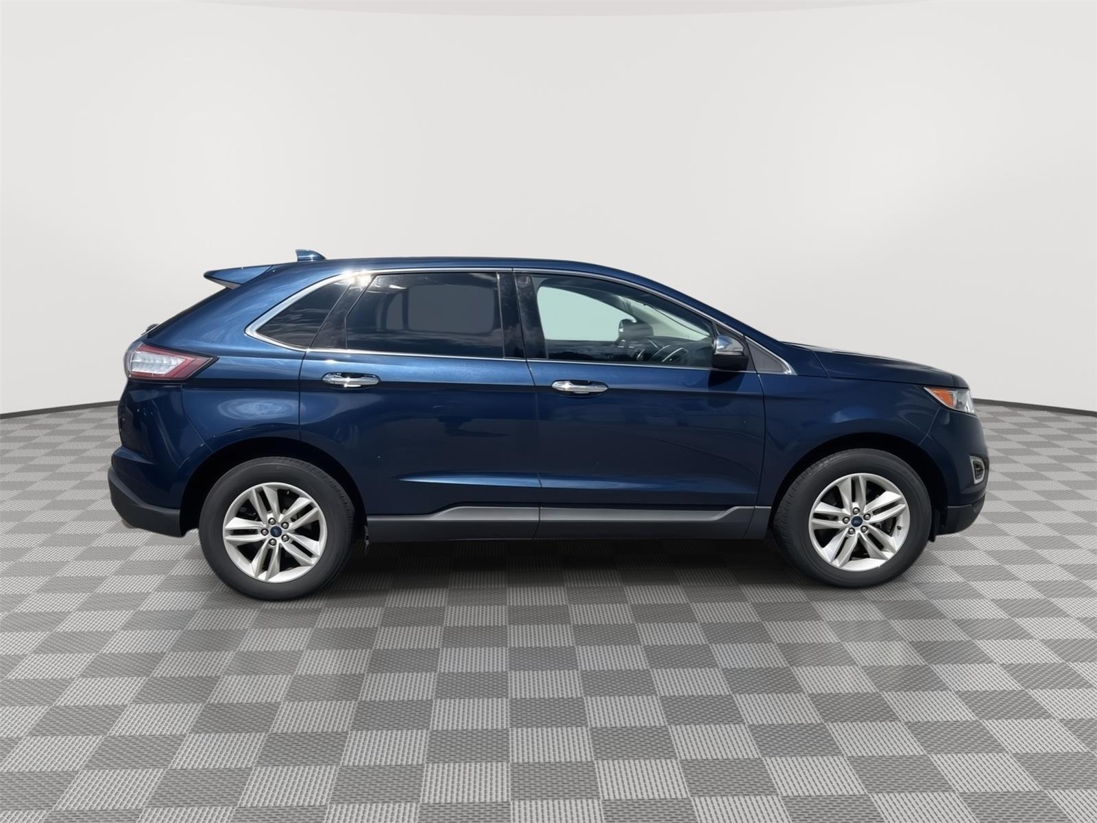 2017 Ford Edge photo 5 of 25