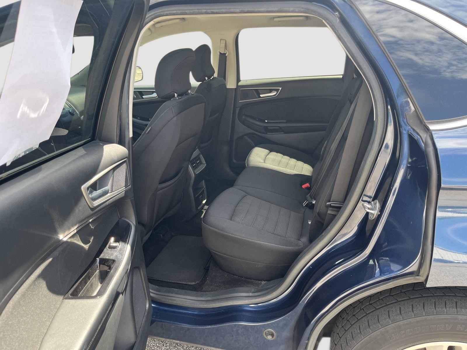 2017 Ford Edge photo 16 of 25