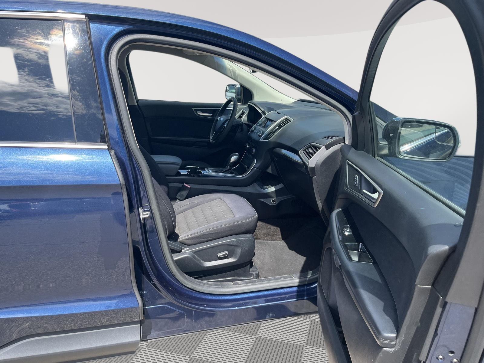 2017 Ford Edge photo 17 of 25