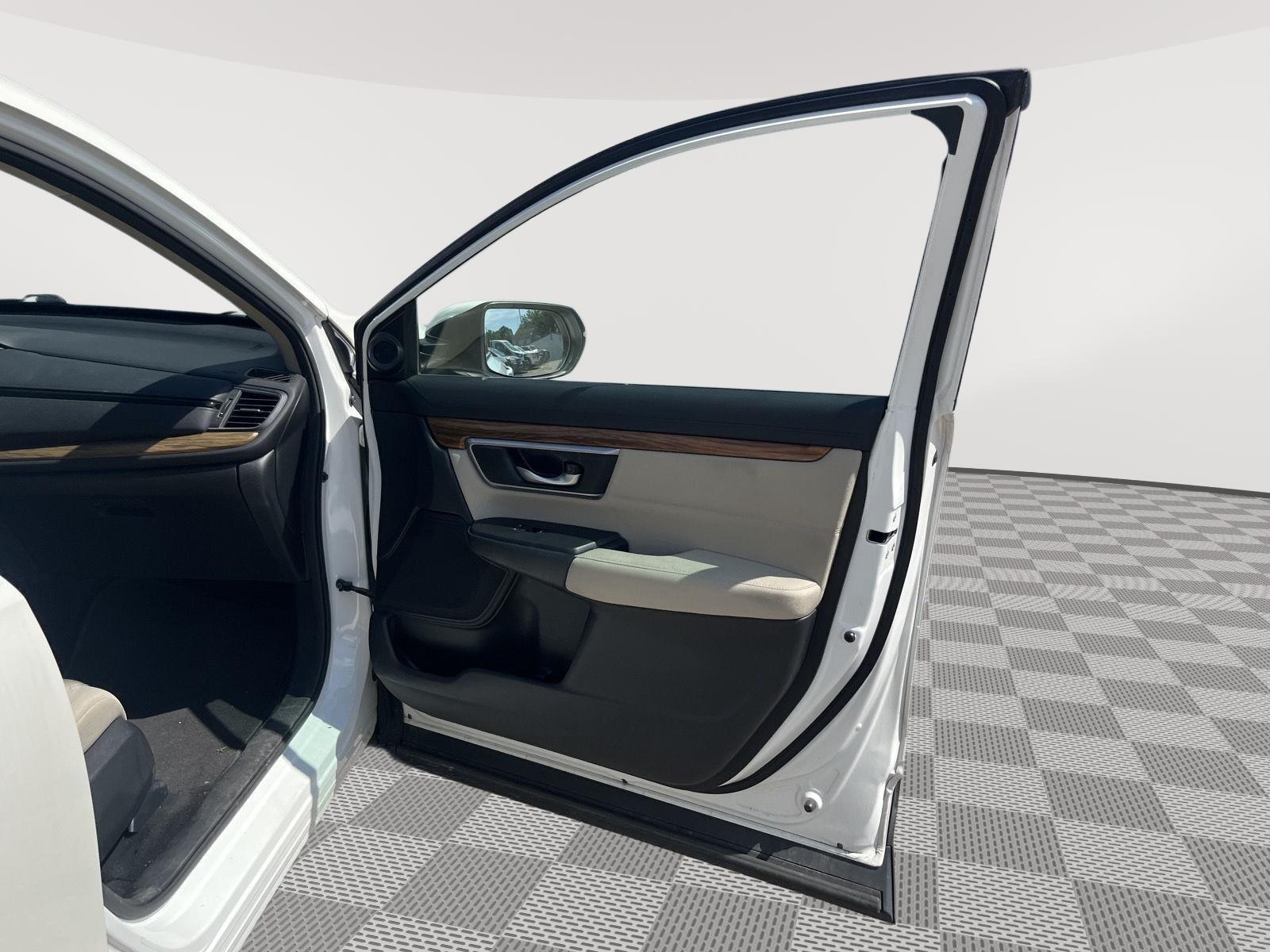2018 Honda CR-V photo 16 of 24