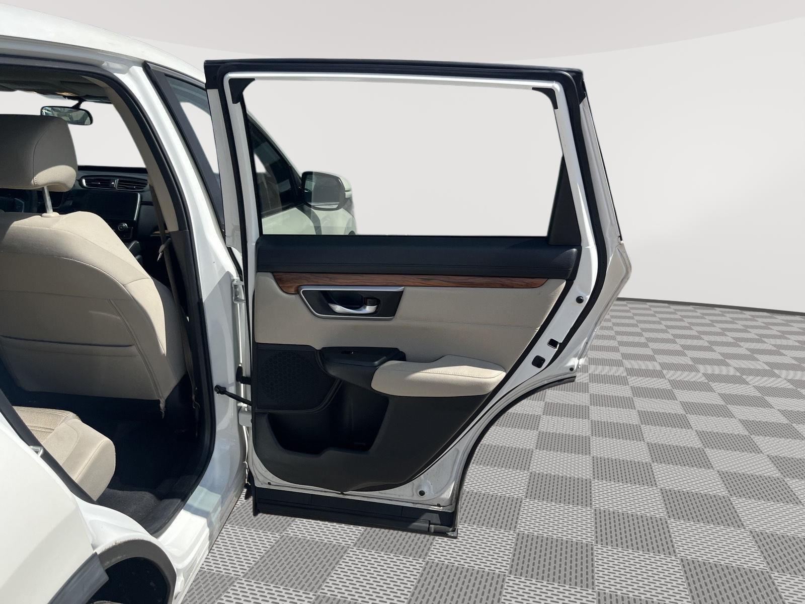 2018 Honda CR-V photo 18 of 24