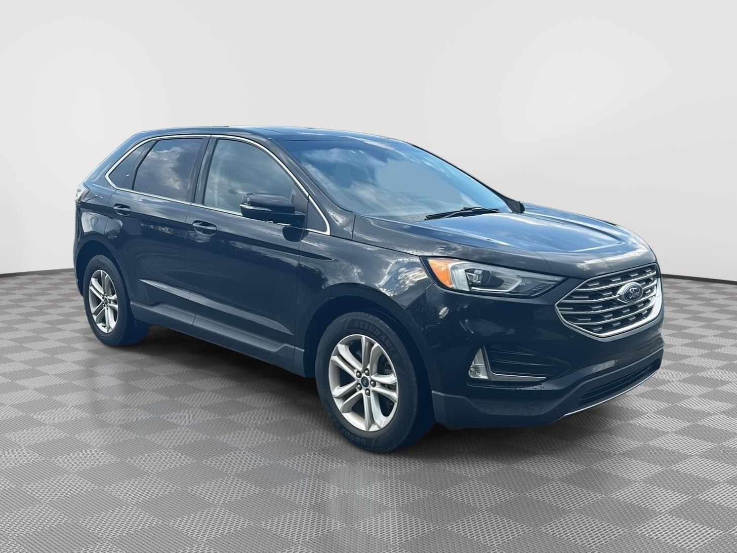 2019 Ford Edge photo 4 of 25