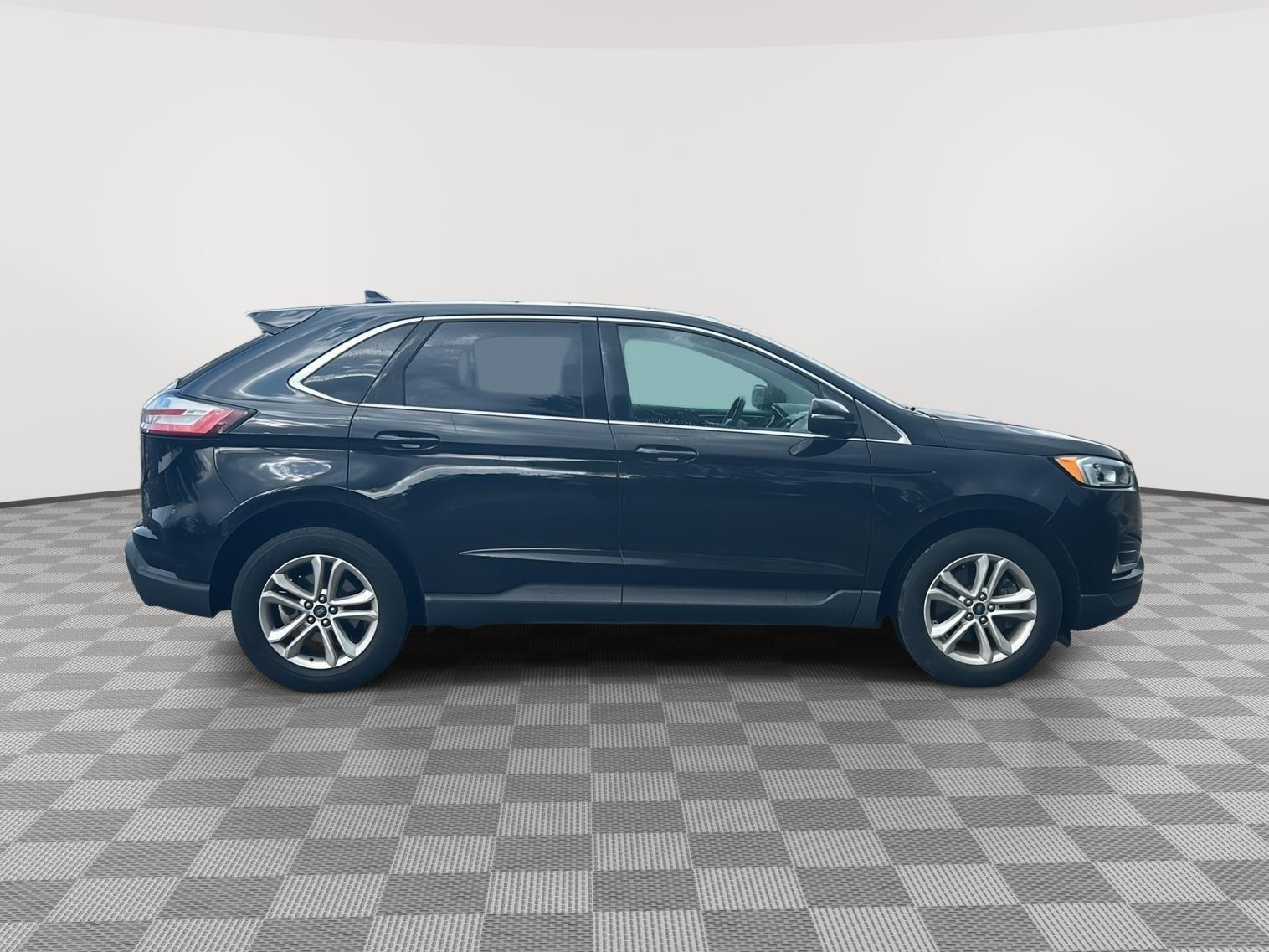2019 Ford Edge photo 5 of 25