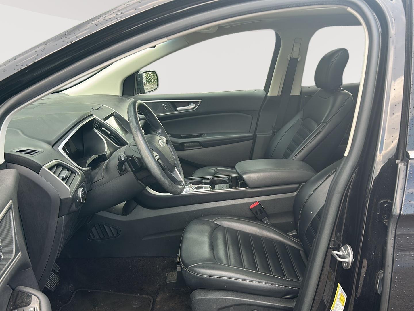 2019 Ford Edge photo 9 of 25