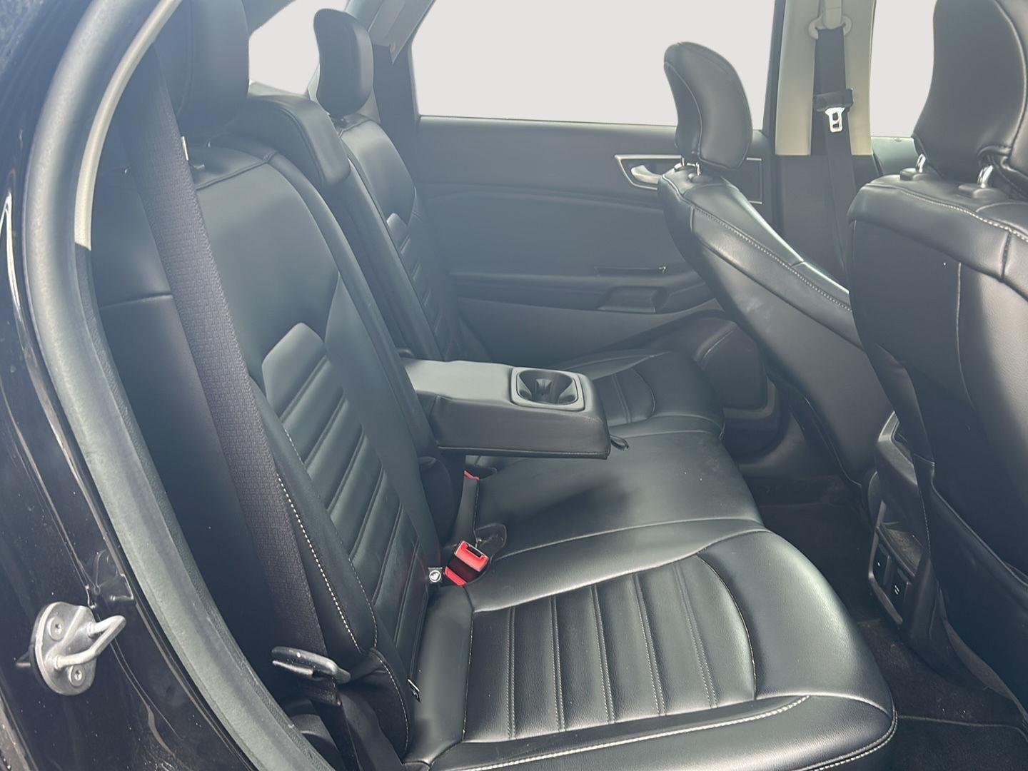2019 Ford Edge photo 11 of 25