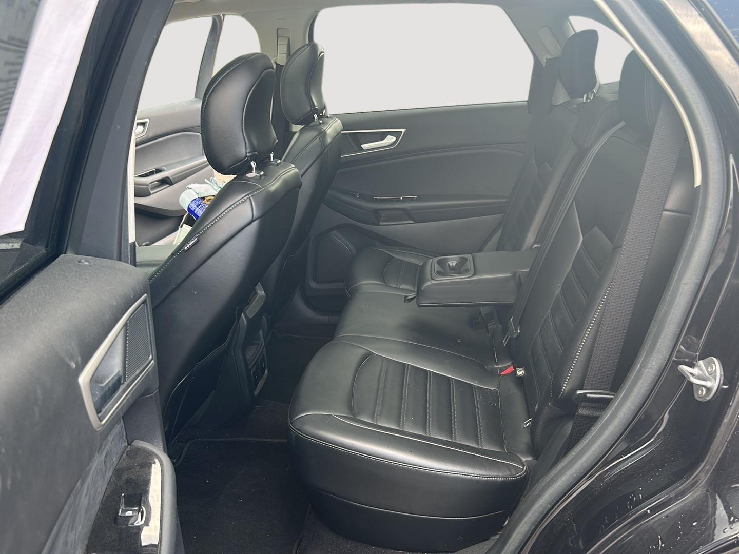2019 Ford Edge photo 12 of 25