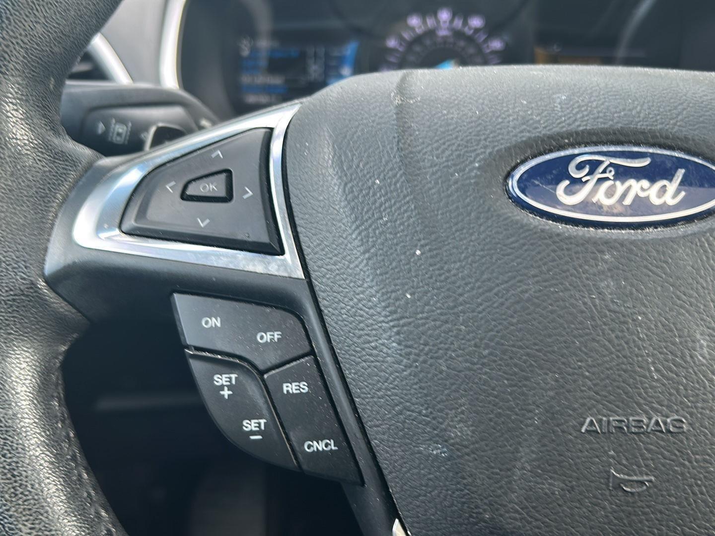 2019 Ford Edge photo 17 of 25