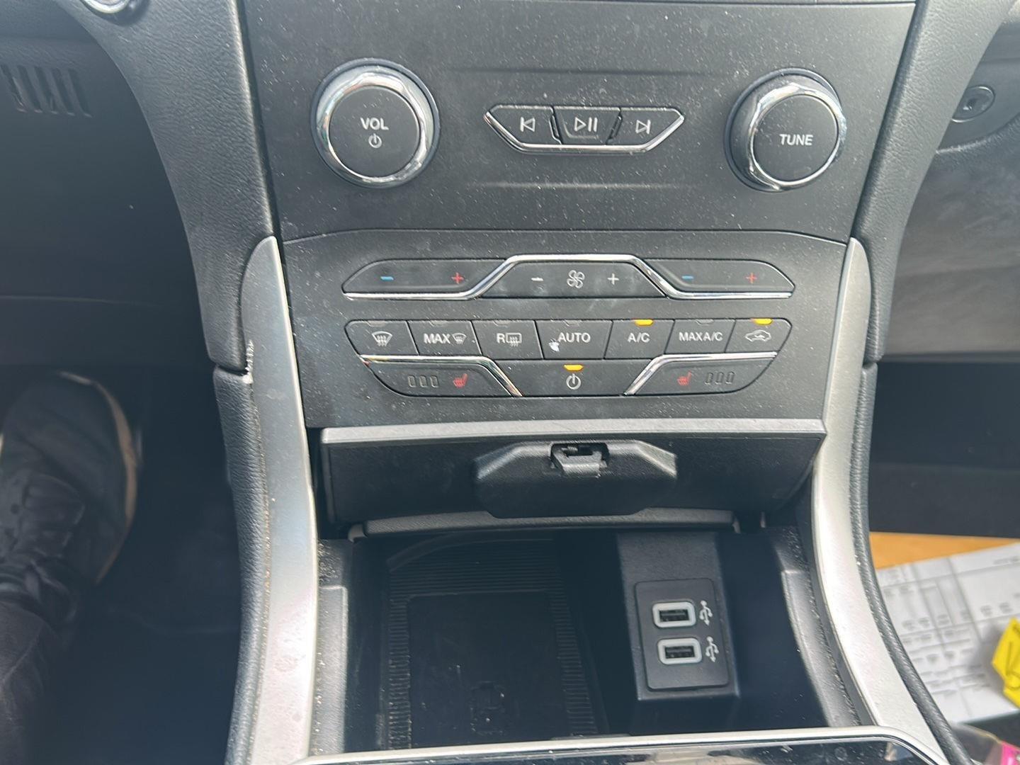 2019 Ford Edge photo 20 of 25
