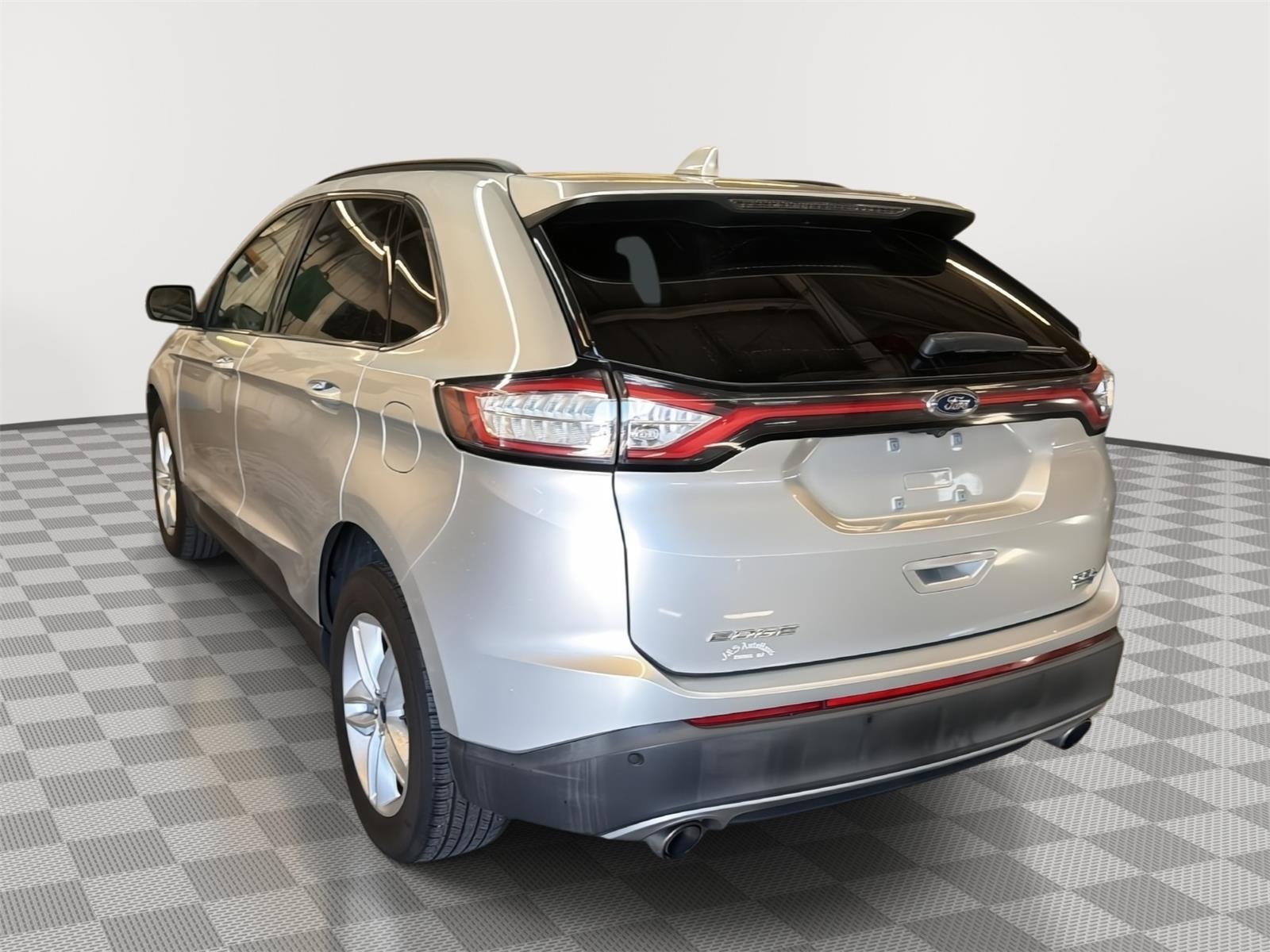 2016 Ford Edge photo 3 of 25
