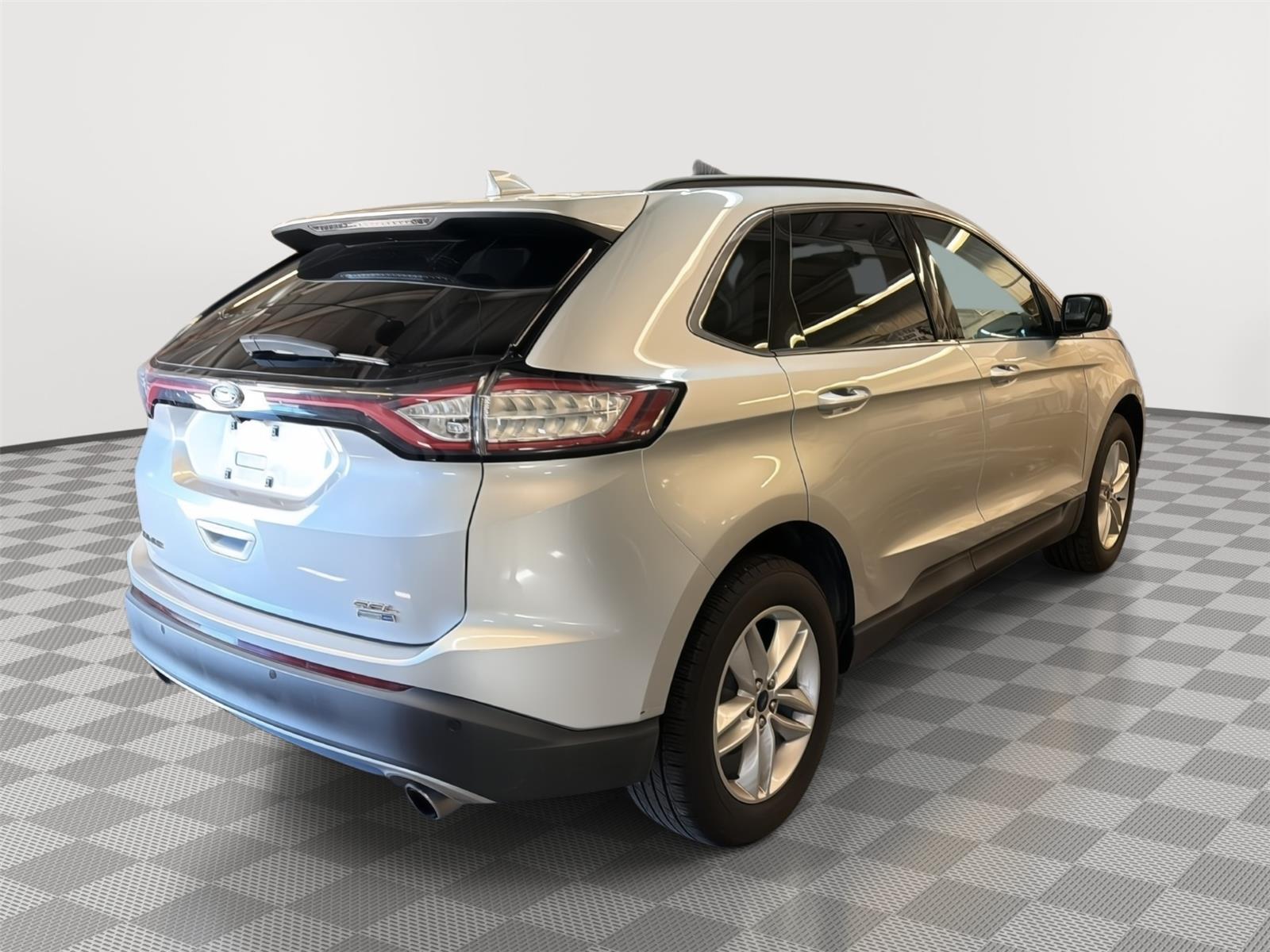 2016 Ford Edge photo 5 of 25