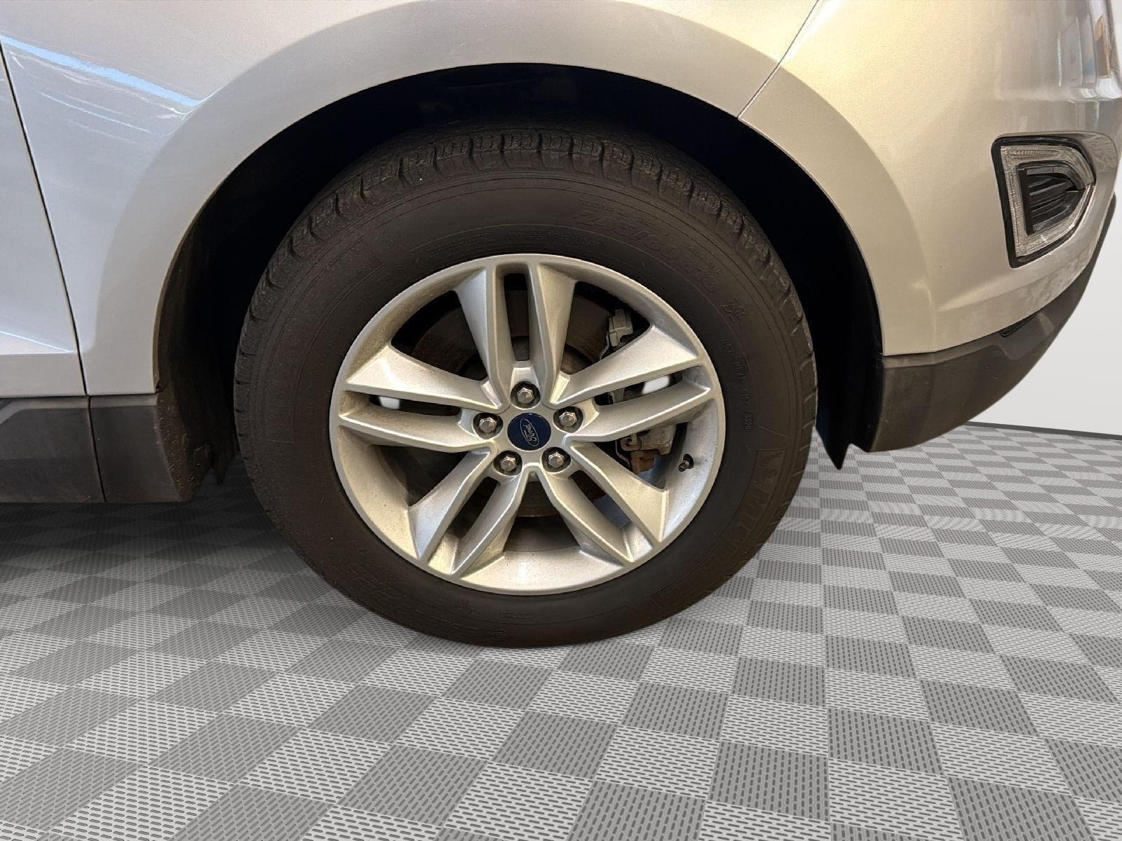 2016 Ford Edge photo 6 of 25