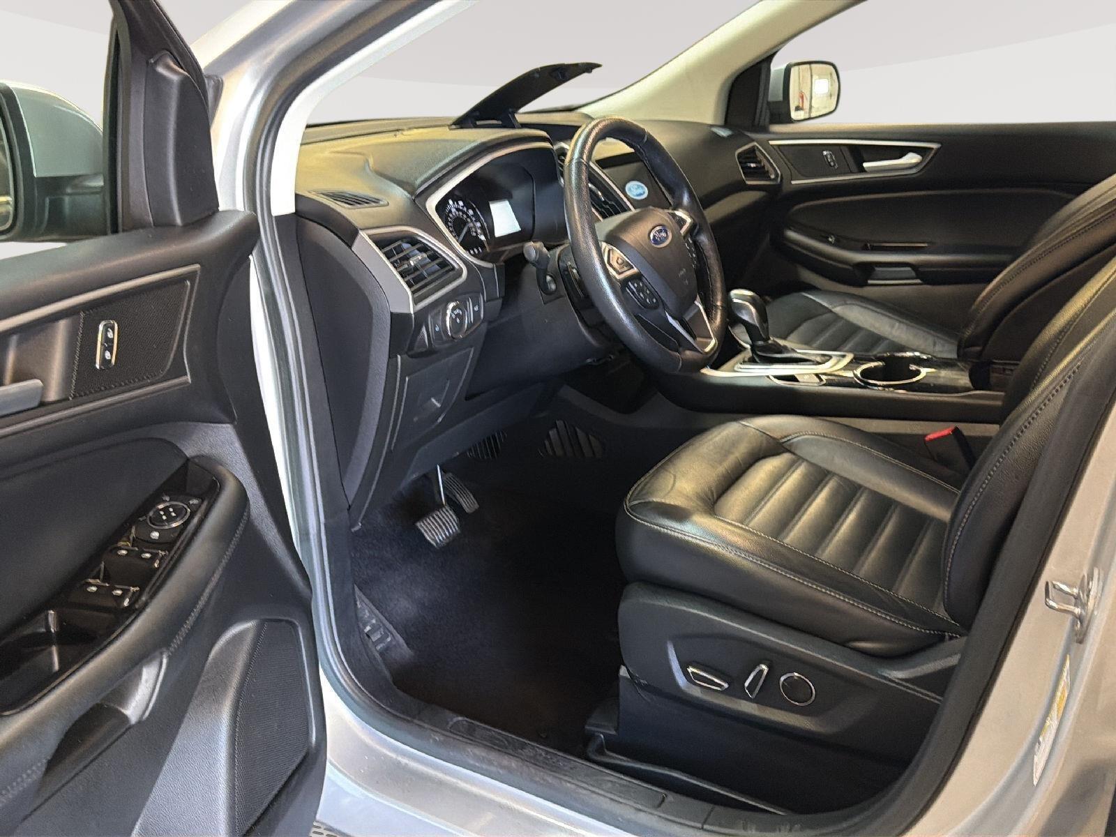 2016 Ford Edge photo 8 of 25