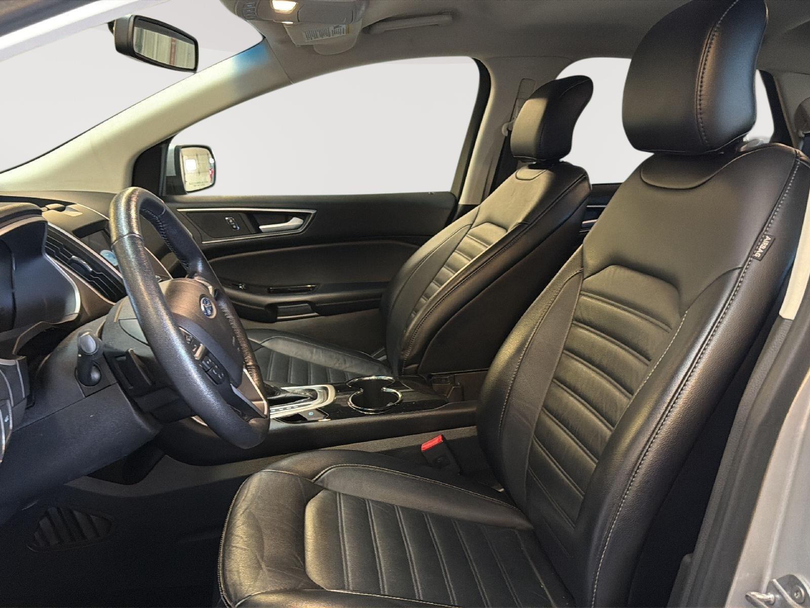 2016 Ford Edge photo 9 of 25