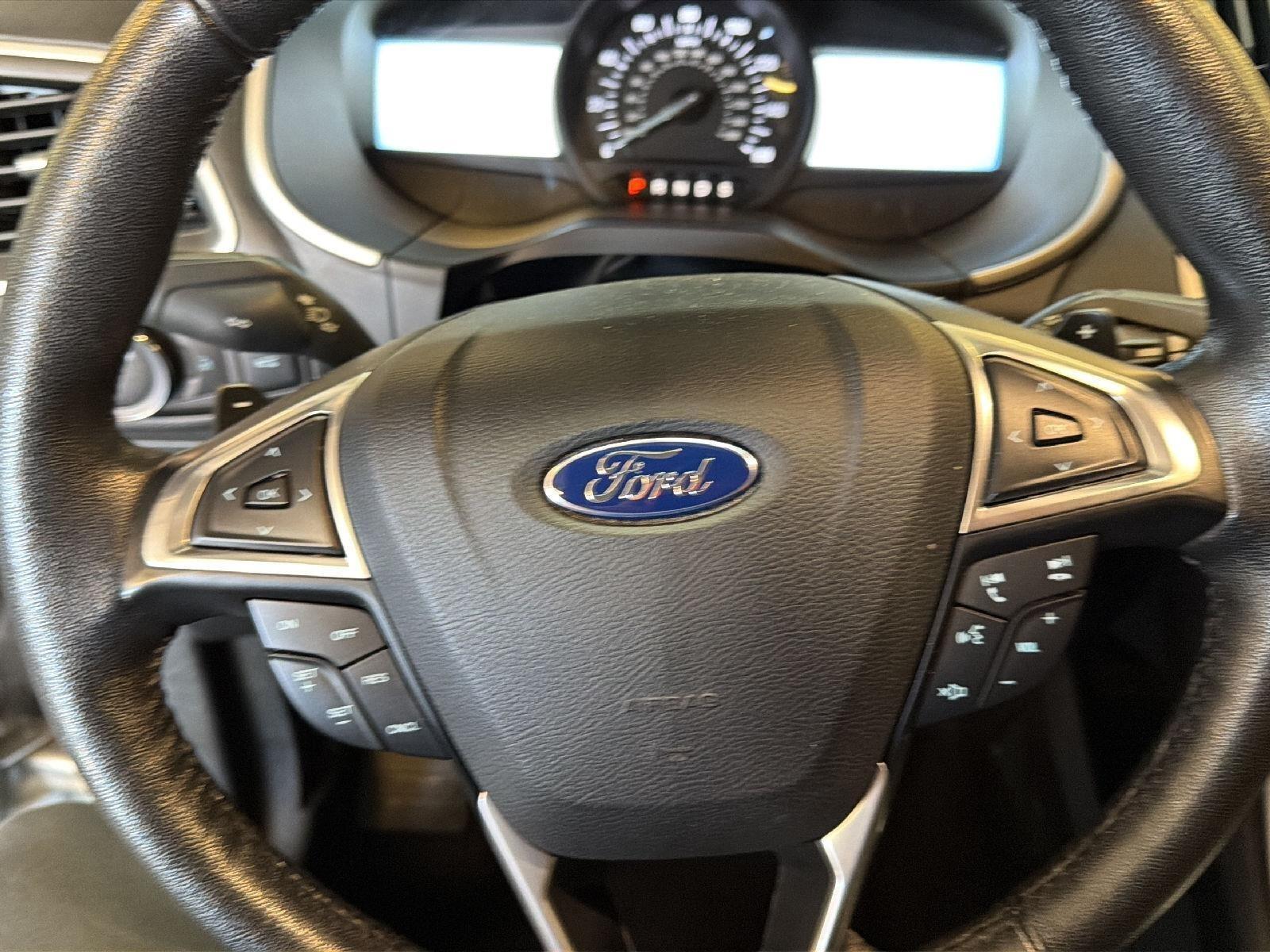2016 Ford Edge photo 13 of 25