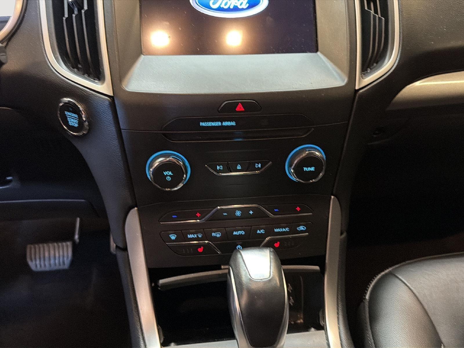 2016 Ford Edge photo 14 of 25