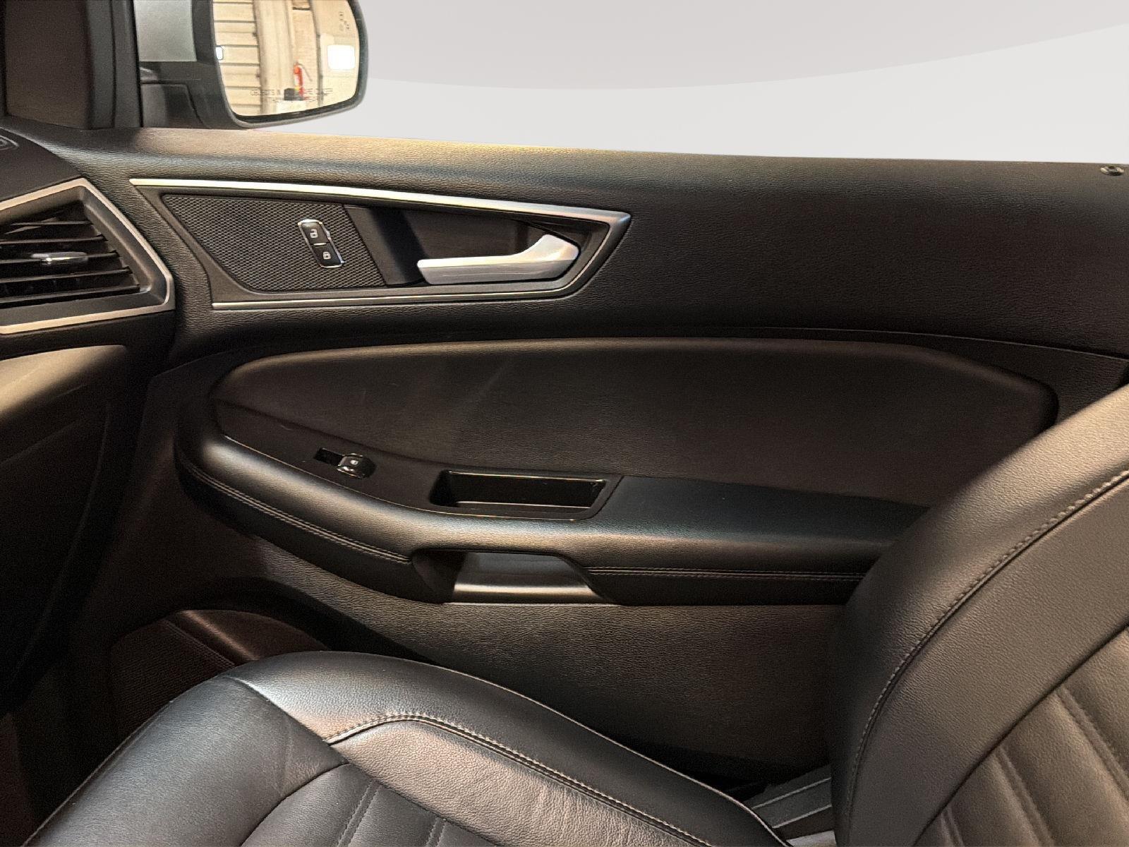 2016 Ford Edge photo 20 of 25