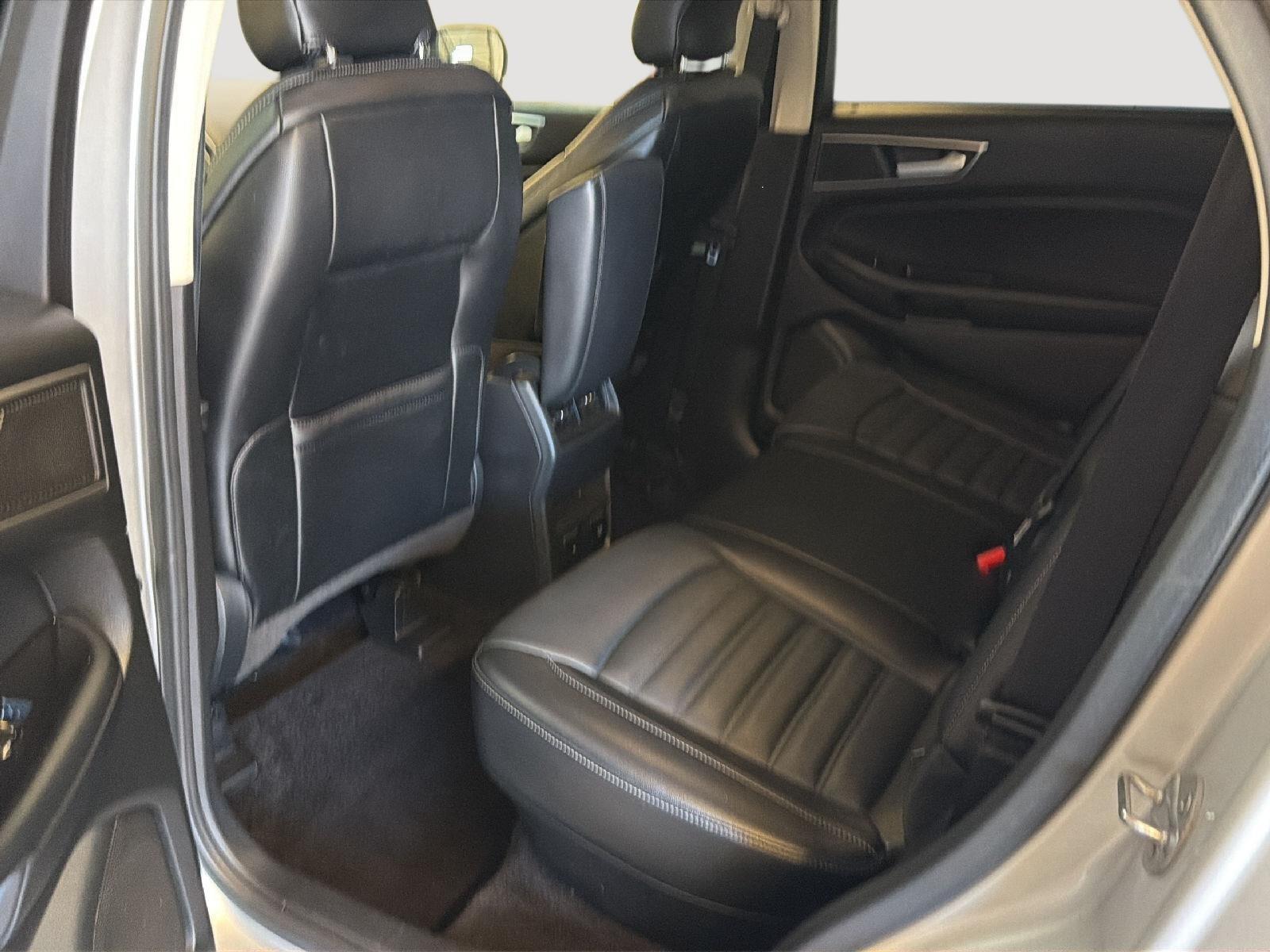 2016 Ford Edge photo 22 of 25