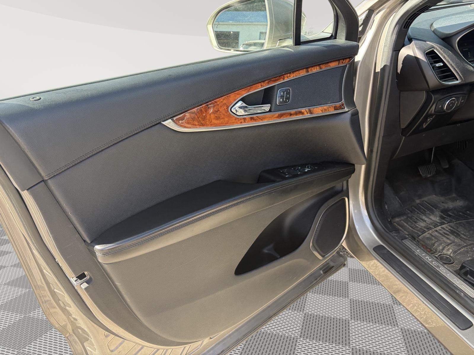 2017 Lincoln Mkx Reserve - 11