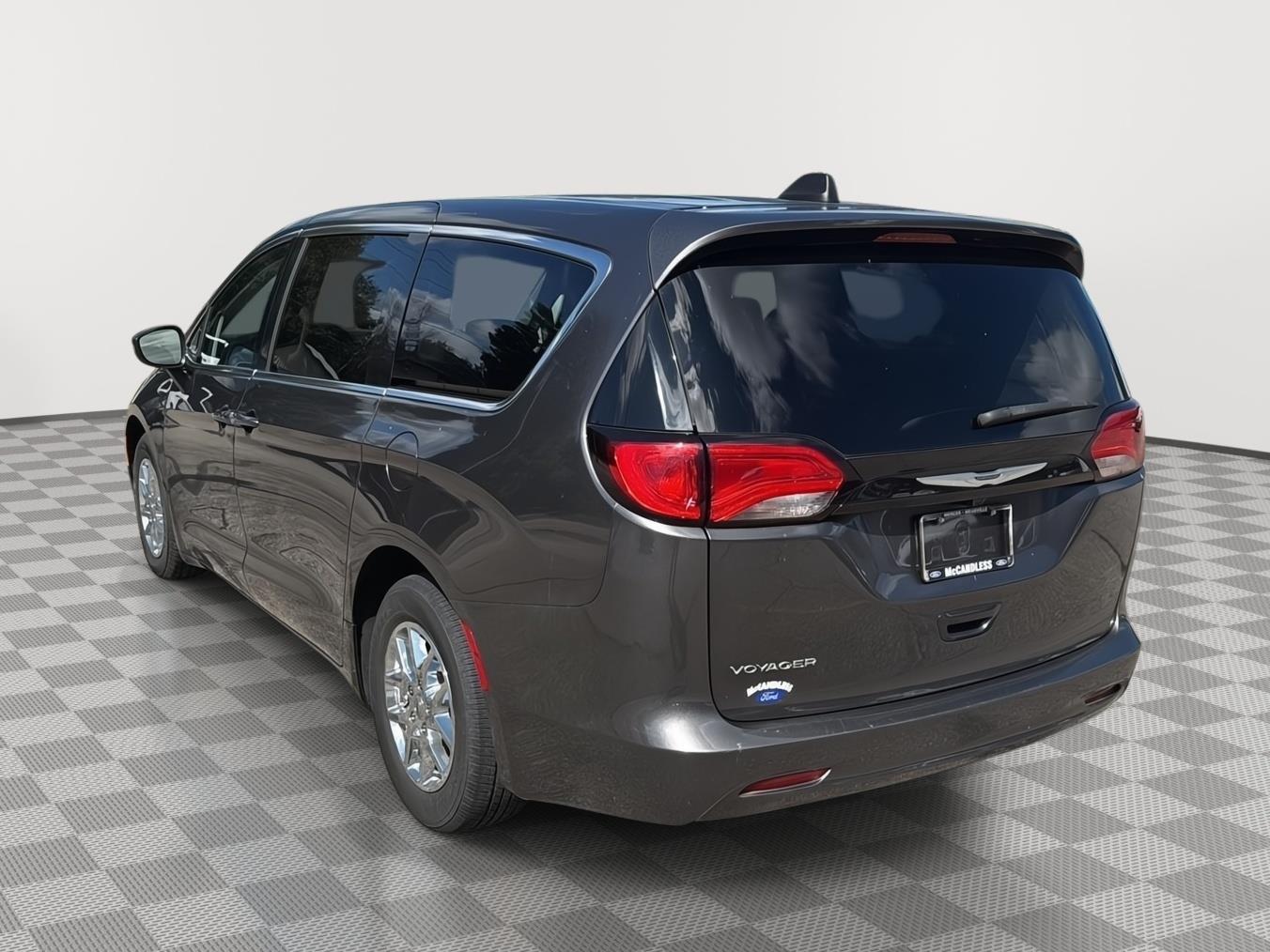 2023 Chrysler Voyager LX - 4