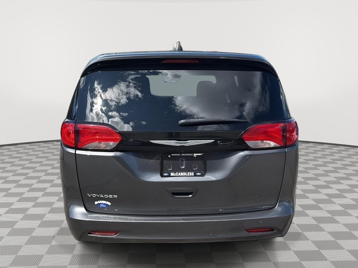 2023 Chrysler Voyager LX - 5