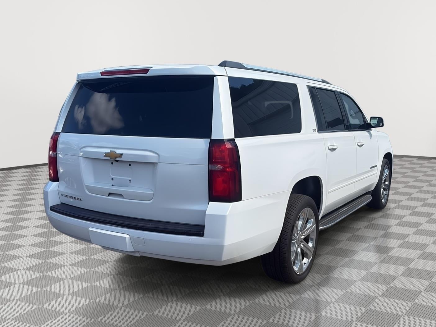 2016 Chevrolet Suburban LTZ - 4