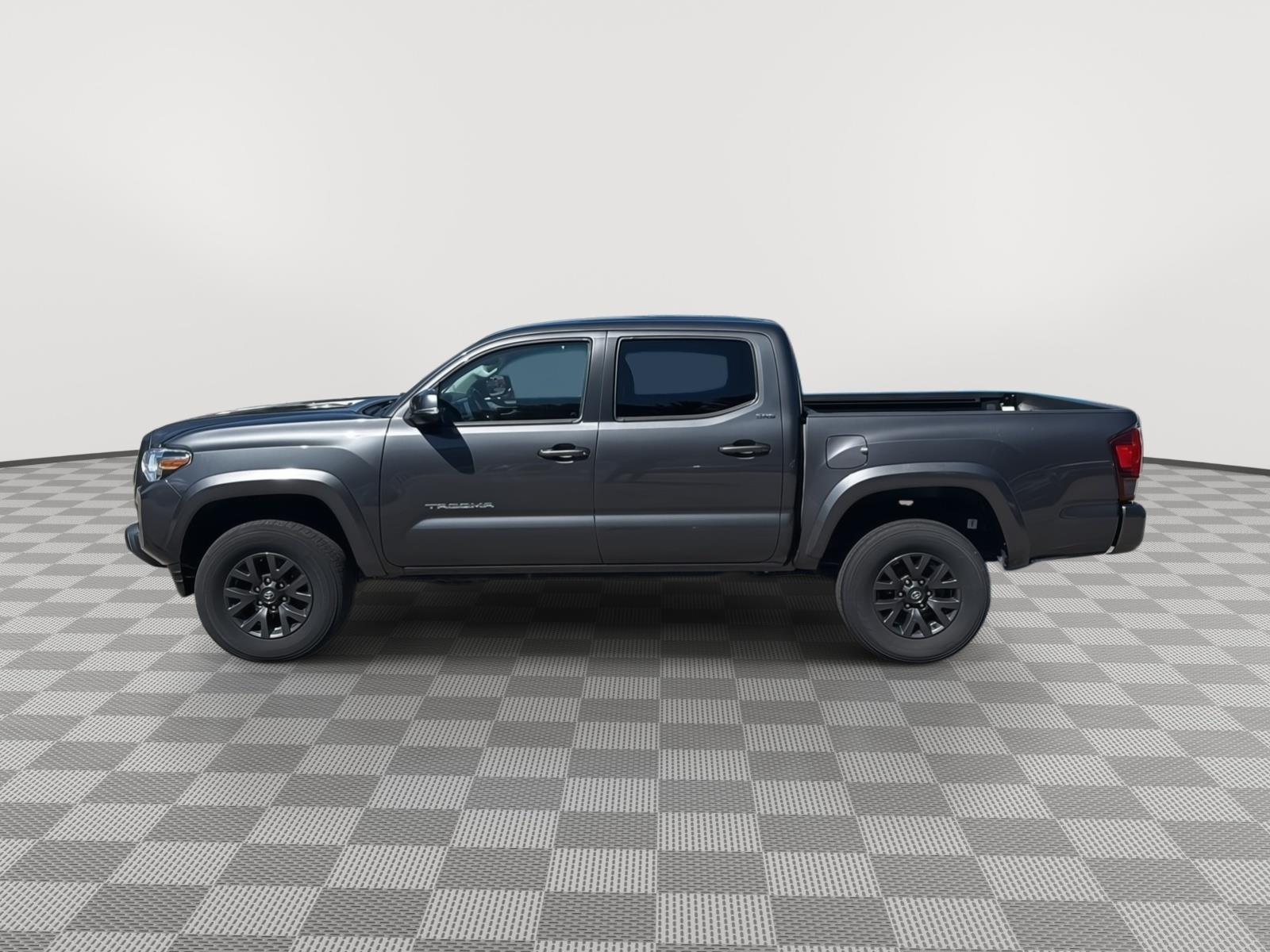 2023 Toyota Tacoma SR5 V6 - 3