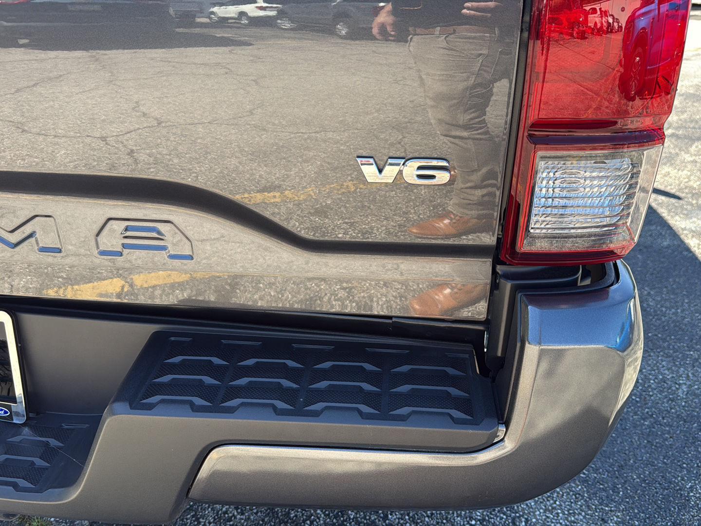 2023 Toyota Tacoma SR5 V6 - 8