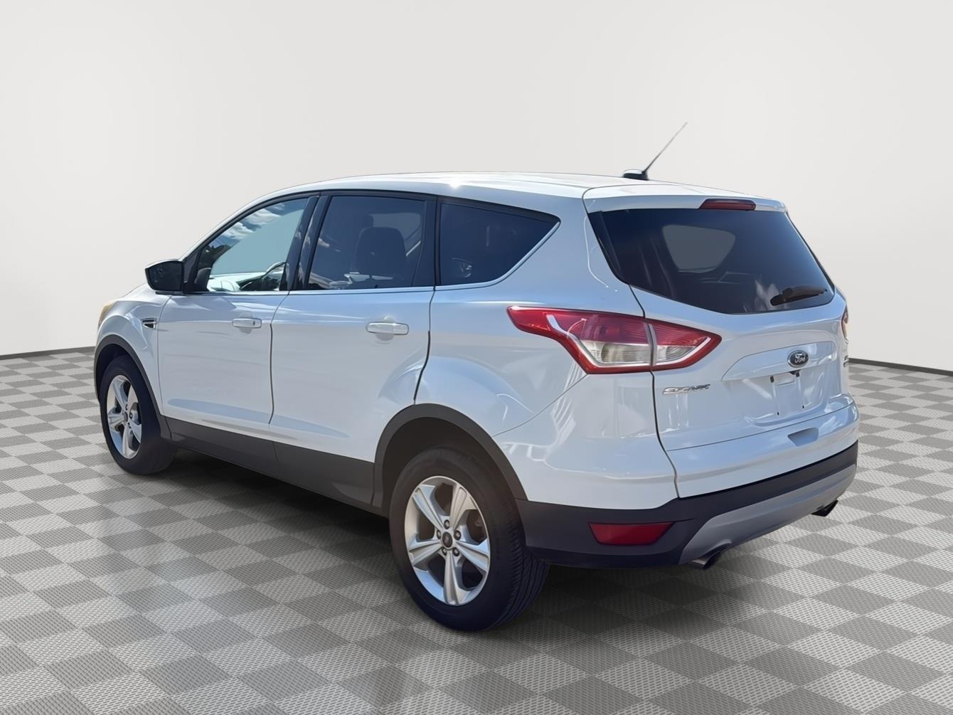 2016 Ford Escape photo 5 of 26