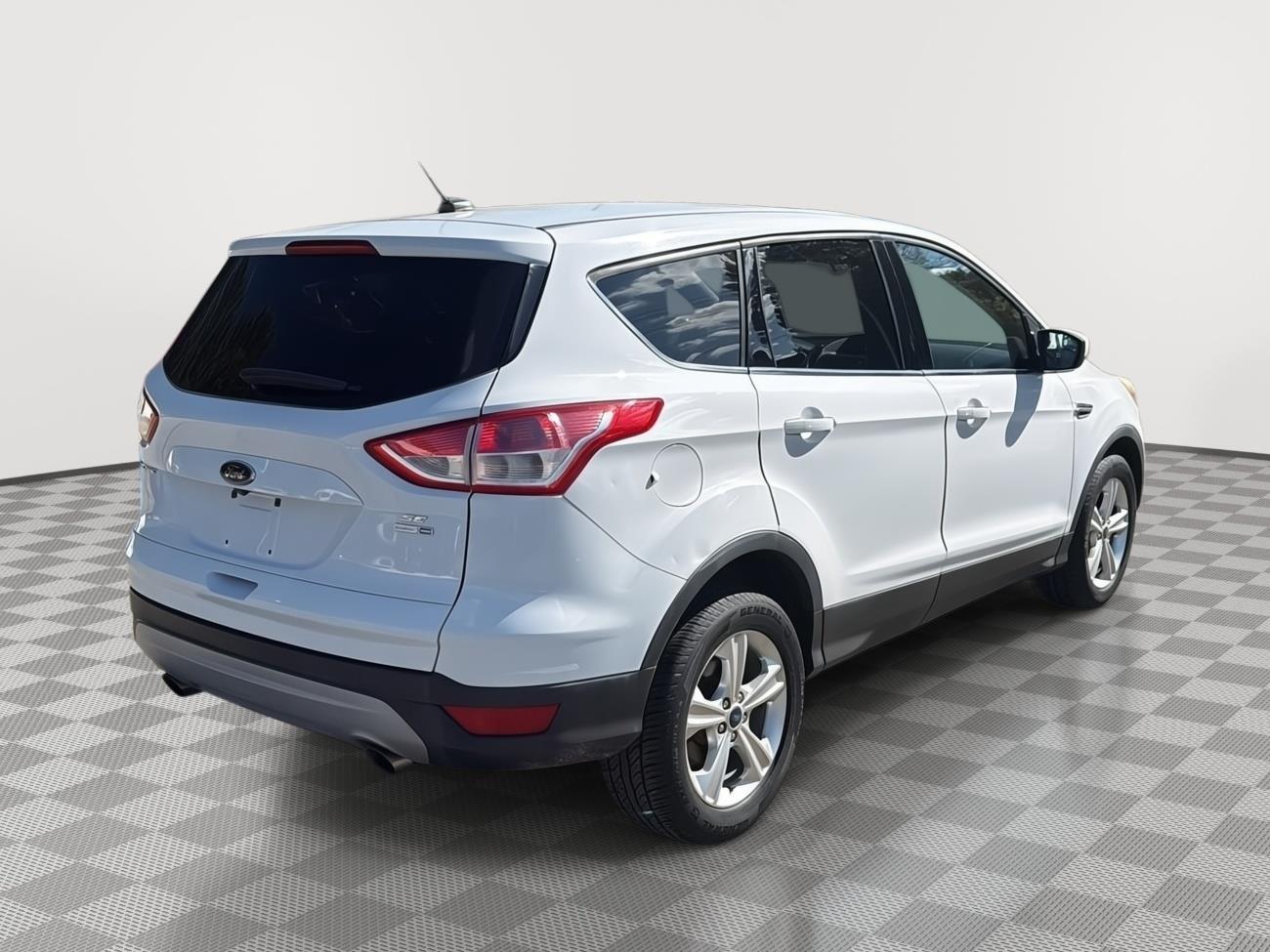 2016 Ford Escape photo 7 of 26