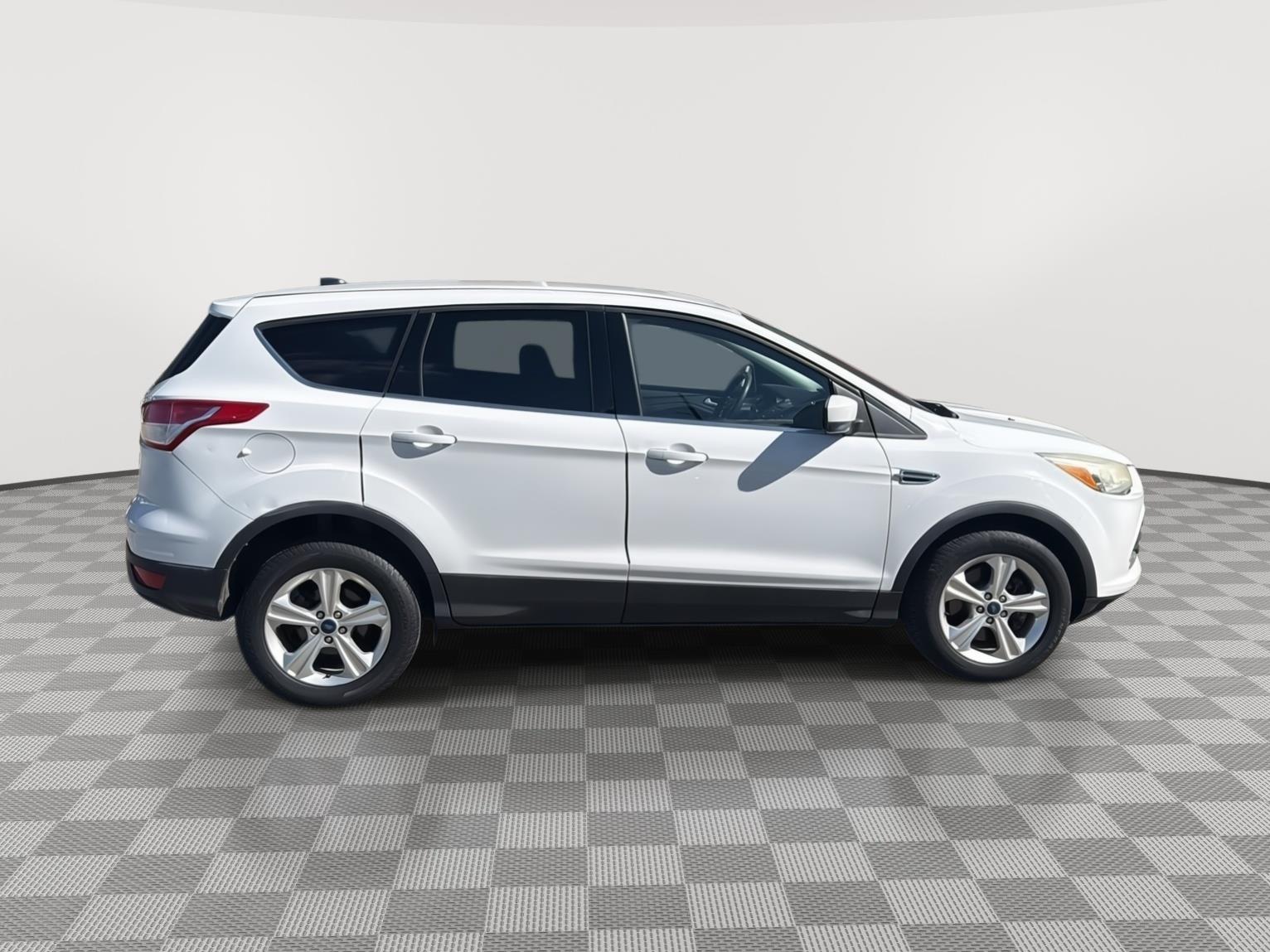 2016 Ford Escape photo 8 of 26