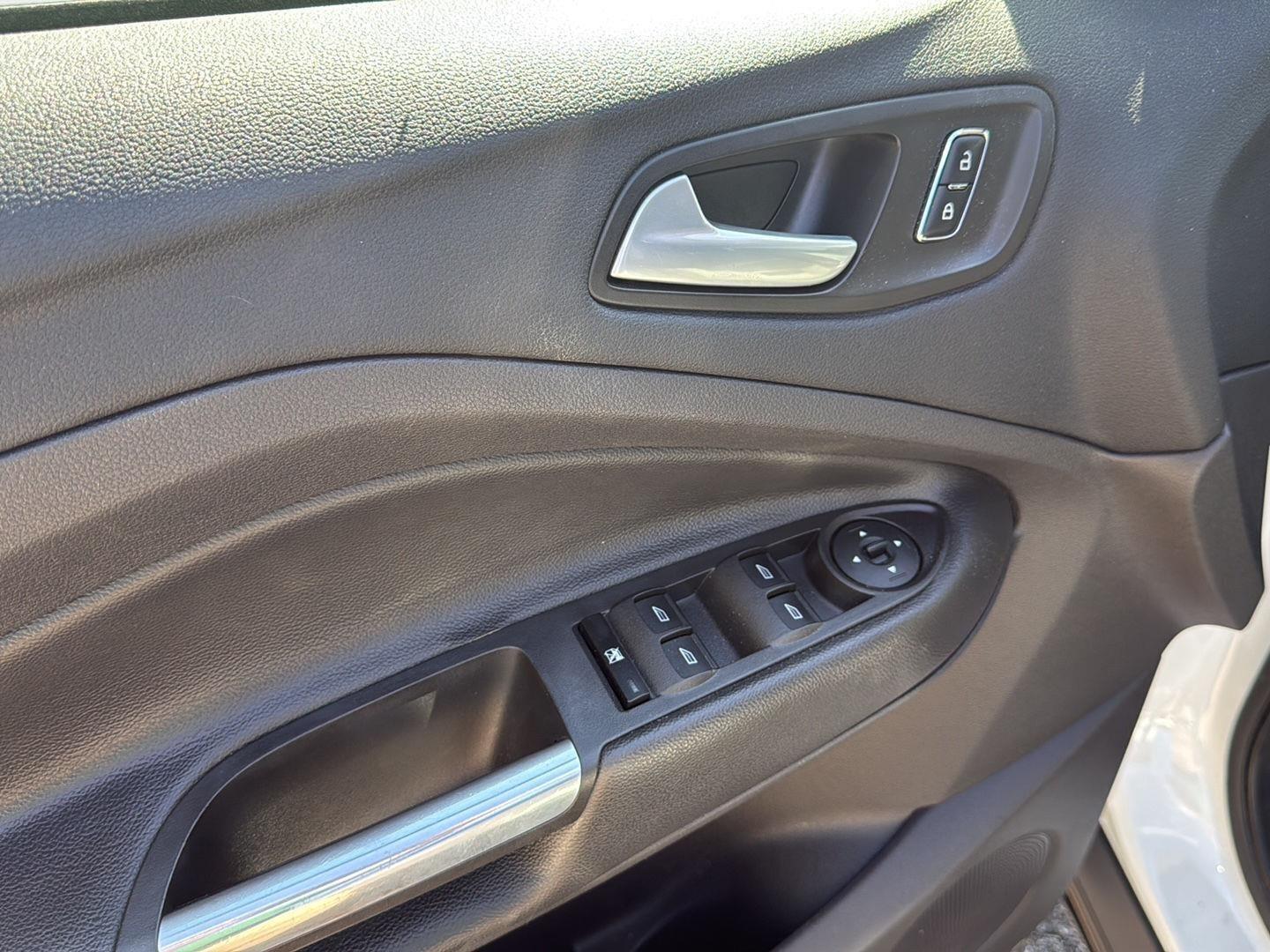 2016 Ford Escape photo 10 of 26