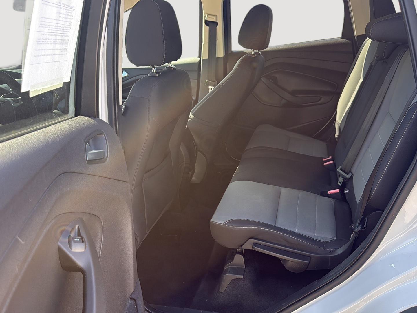 2016 Ford Escape photo 16 of 26