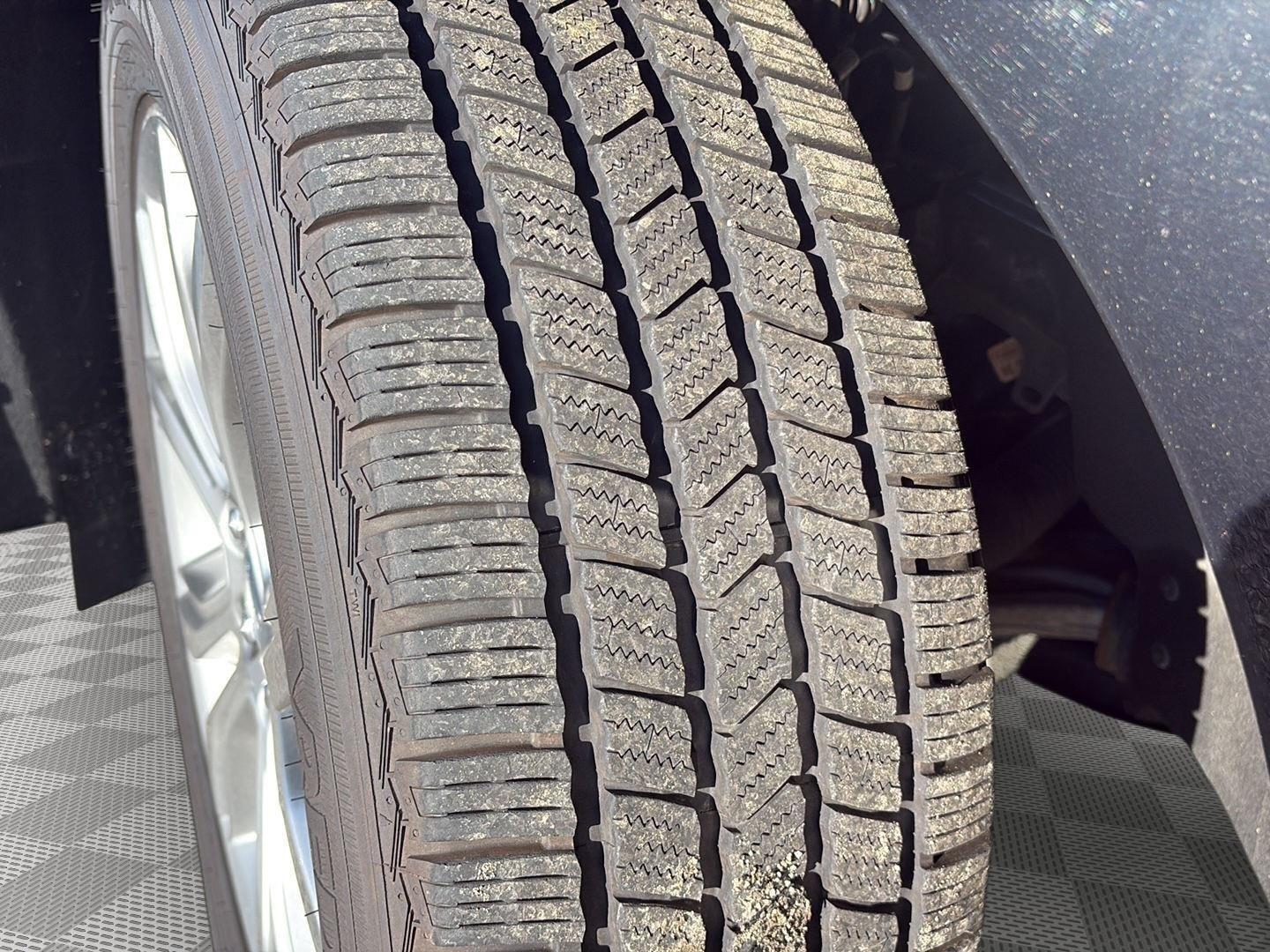 2019 Ford Edge photo 22 of 28