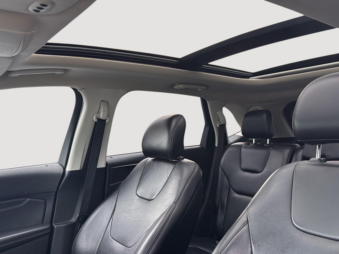 2019 Ford Edge photo 21 of 28