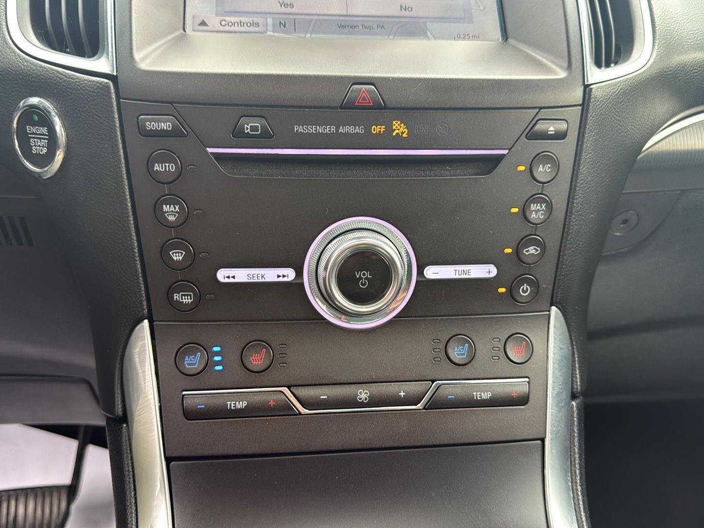 2019 Ford Edge photo 25 of 28