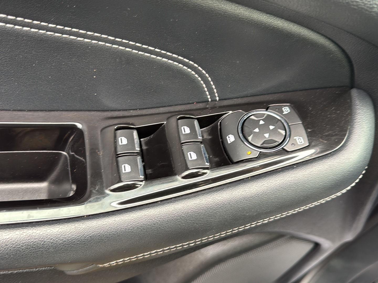 2019 Ford Edge photo 26 of 28
