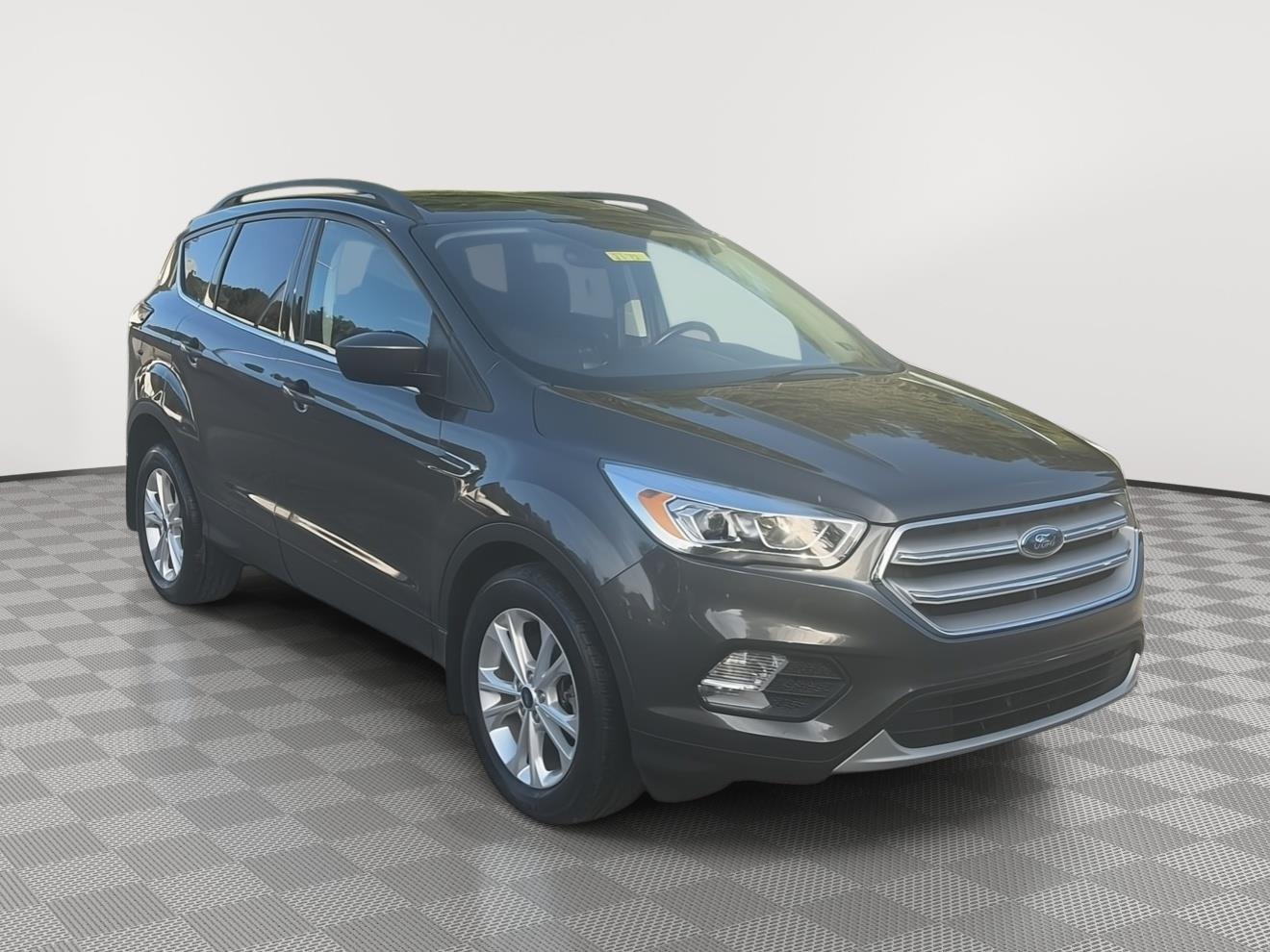 2018 Ford Escape photo 3 of 28