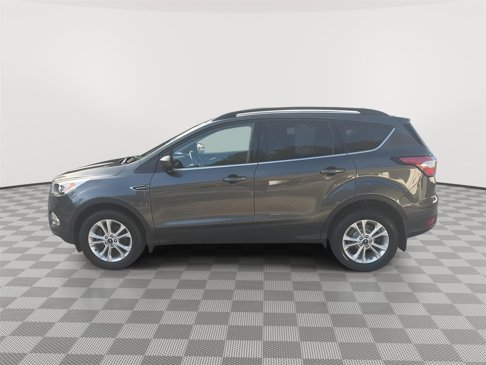 2018 Ford Escape photo 8 of 28
