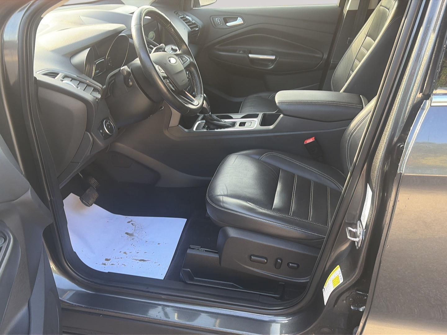 2018 Ford Escape photo 9 of 28